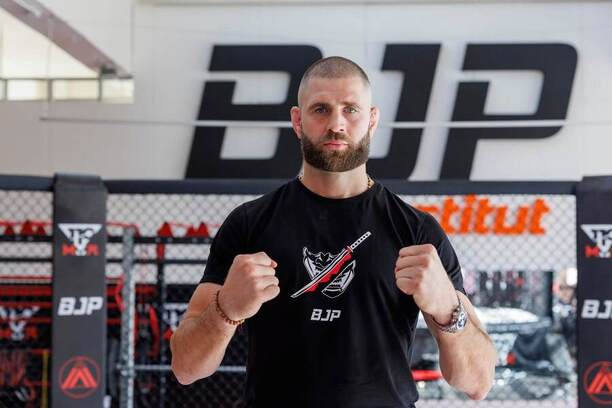 Nejlepší český MMA zápasník Jiří Procházka ve svém BJP institutu