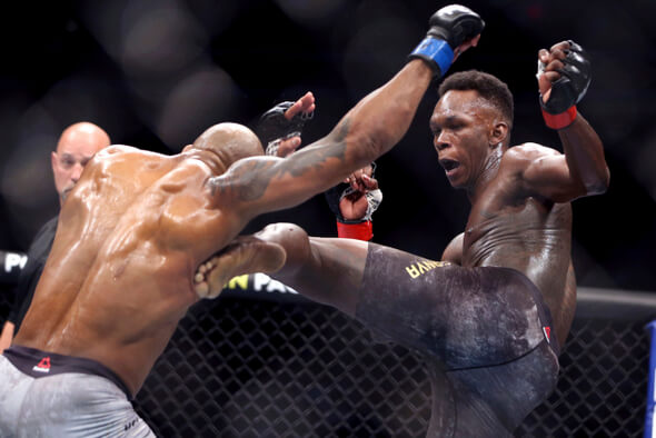 Šampion střední váhy UFC Israel Adesanya