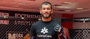 Makhmud Muradov se utká s Kevinem Hollandem Makhmud Muradov se utká s Kevinem Hollandem