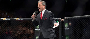 Uvaděč MMA zápasů Bruce Buffer během UFC Moscow Fight Night - Zdroj Dokshin Vlad, Shutterstock.com