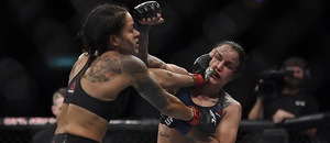 Amanda Nunes v boji - Zdroj A.RICARDO, Shutterstock.com Amanda Nunes v boji - Zdroj A.RICARDO, Shutterstock.com