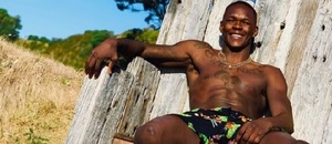 Adesanya je velkým milovníkem pizzy Adesanya je velkým milovníkem pizzy