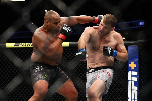 Stipe Miocic porazil Daniela Cormiera a na UFC 260 se z pozice šampiona utká s Francisem Ngannouem