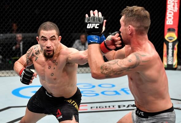 Robert Whittaker (vlevo) bude bojovat na UFC Fight Night