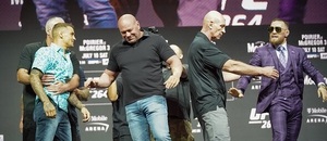 Mezi Poirierem a McGregorem to na tiskové konferenci pořádně vřelo Mezi Poirierem a McGregorem to na tiskové konferenci pořádně vřelo