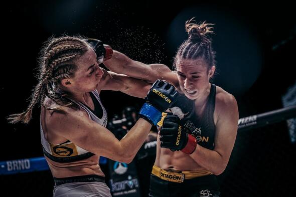 Lucie Pudilová a její tvrdý zadní direkt, Zdroj OKTAGON MMA