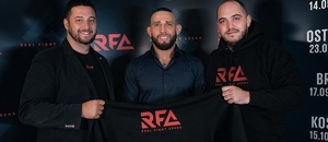 Miroslav Brož podepsal v organizaci RFA Miroslav Brož podepsal v organizaci RFA