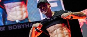 Rapper Čistychov ukázal na vážení svou formu Rapper Čistychov ukázal na vážení svou formu