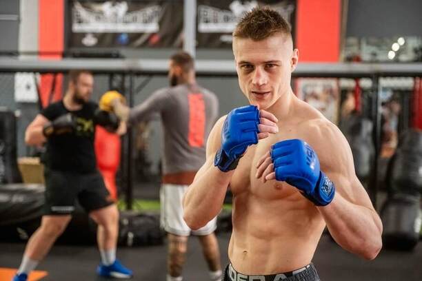 Český MMA zápasník Leo Brichta zápasí v&nbsp;polské organizaci KSW