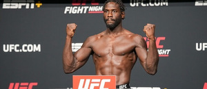 Jared Cannonier bude bojovat na UFC 271 Jared Cannonier bude bojovat na UFC 271