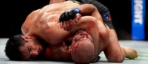 Mousasi v práci na zemi Mousasi v práci na zemi