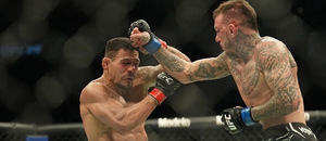 Rafael Dos Anjos v utkání s Caineirem Rafael Dos Anjos v utkání s Caineirem