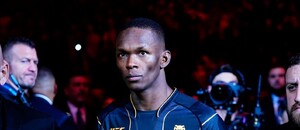 Israel Adesanya se ocitl v nečekaných problémech