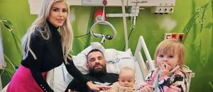 Karlos Vémola v obklopení svých nejbližších Karlos Vémola v obklopení svých nejbližších