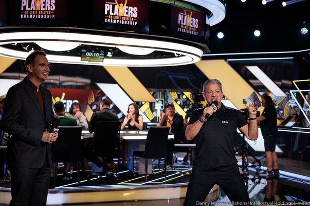 Bruce Buffer si na Bahamy přijel zahrát poker