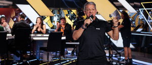 Bruce Buffer si na Bahamy přijel zahrát poker Bruce Buffer si na Bahamy přijel zahrát poker