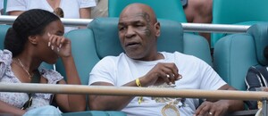 Mike Tyson na finále ženského turnaj WTA 1000 v Miami