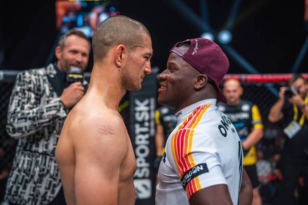 Paradeiser vs Keita staredown