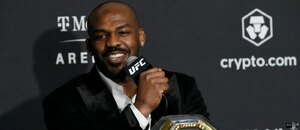 Šampion těžké váhy Jon Jones Šampion těžké váhy Jon Jones