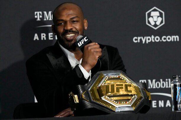 Šampion těžké váhy Jon Jones