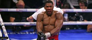 Anthony Joshua při oslavě vítězství