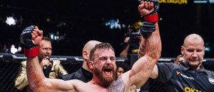Patrik Kincl vyhlíží soupeře z venku Patrik Kincl vyhlíží soupeře z venku