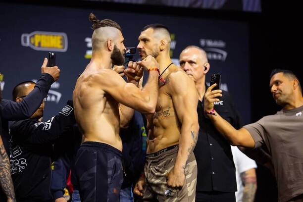 Staredown Procházka vs. Rakič