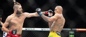 Jiří Procházka v souboji s Alexem Pereirou Jiří Procházka v souboji s Alexem Pereirou