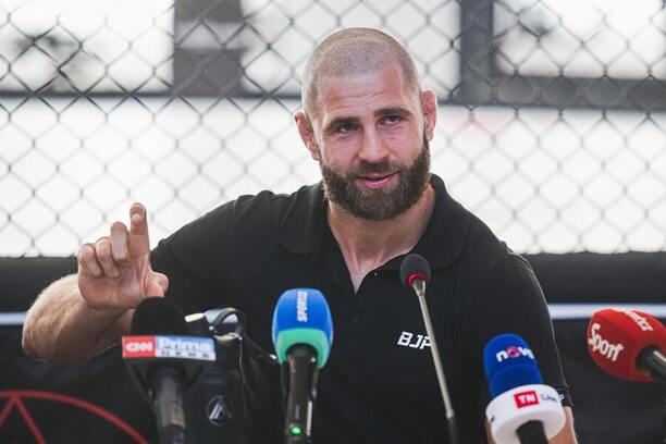Jiří Procházka na tiskové konferenci v BJP Institutu