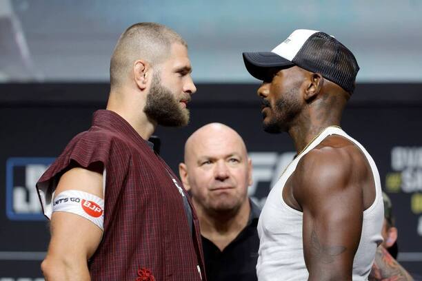 Staredown mezi nejlepším českým MMA zápasníkem Jiřím Procházkou a Američanem Khalilem Rountreem