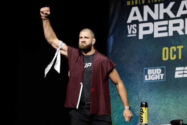 Jiří Procházka se chystá do boje na UFC 320