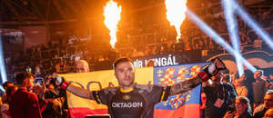 Vlado Lengál při nástupu na turnaji OKTAGON 79 v Brně