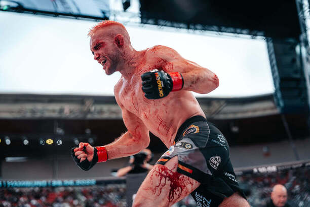 Jan Stanovský radující se z vítězství nad Danijelem Solajou