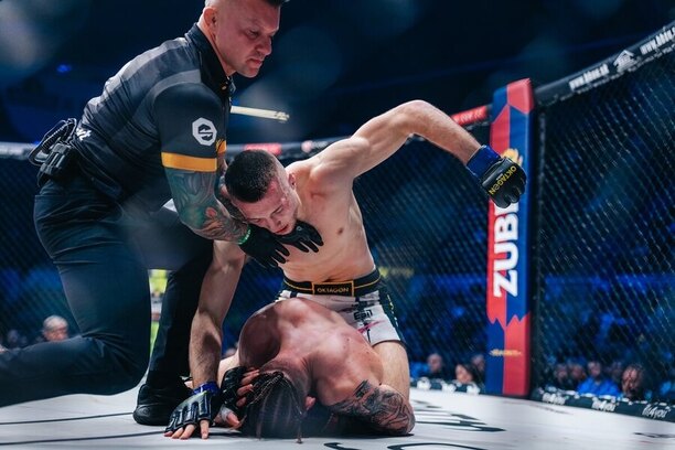 Duric poráží Mudrocha na TKO