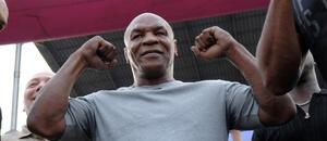 Legendární Mike Tyson má před sebou zápas s další boxerskou ikonou Floydem Mayweatherem