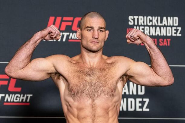 Sean Strickland na vážení před turnajem UFC Fight Night 267