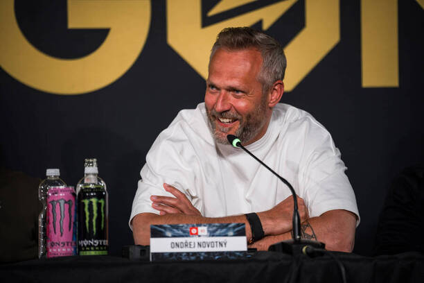 Ondřej Novotný na tiskové konferenci Oktagonu