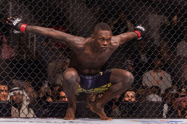 Israel Adesanya si to rozdá s&nbsp;Joem Pyferem.
