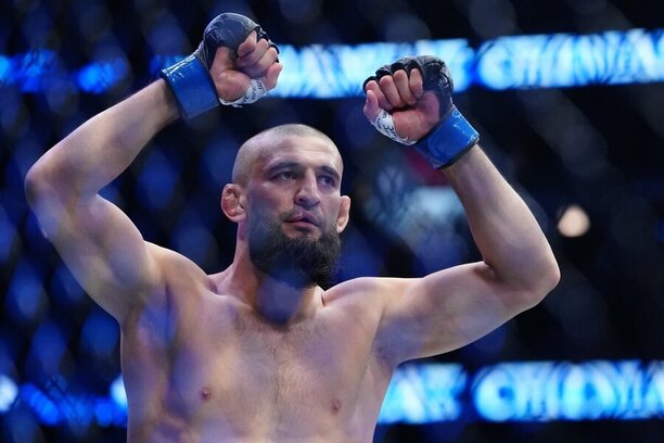 Chimaev bude na UFC 328 obhajovat proti Stricklandovi.