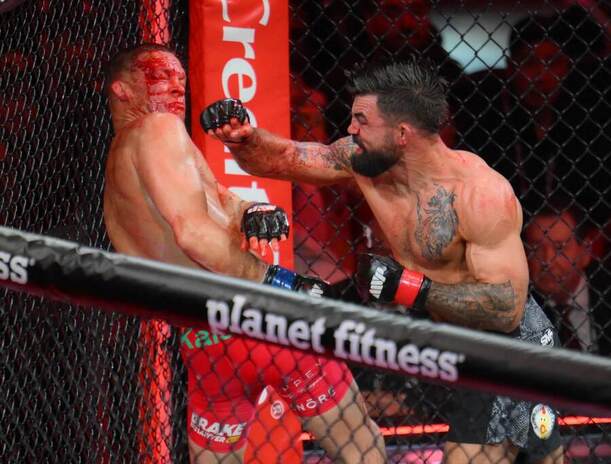 Nate Diaz a&nbsp;Mike Perry v&nbsp;zápase na MVP MMA 1
