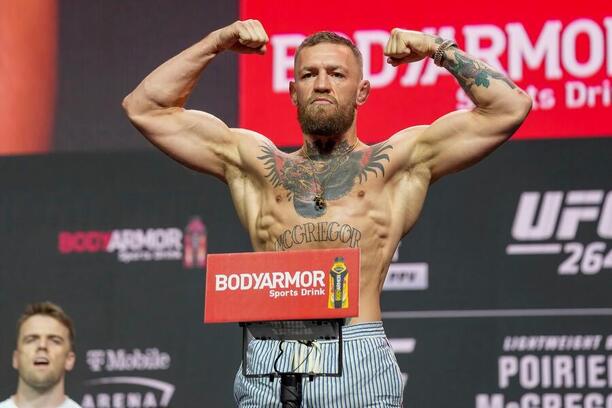 Conor McGregor na vážení před turnajem UFC 264