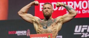 Conor McGregor na vážení před turnajem UFC 264