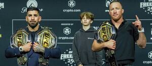 Ilia Topuria a Justin Gaethje na tiskové konferenci k turnaji UFC Freedom 250