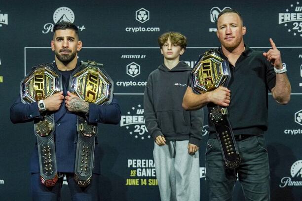 Ilia Topuria a Justin Gaethje na tiskové konferenci k turnaji UFC Freedom 250
