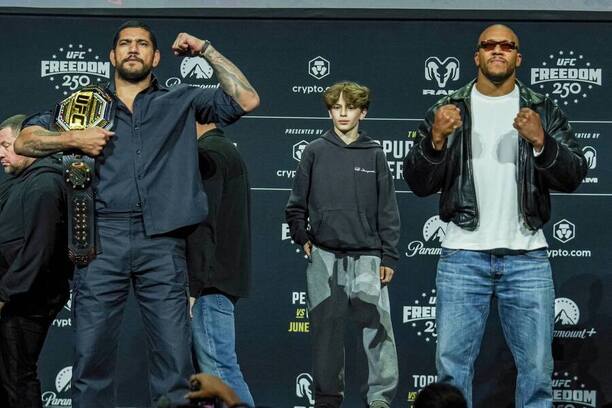 Alex Pereira a&nbsp;Ciryl Gane na tiskové konferenci ke galavečeru UFC Freedom 250