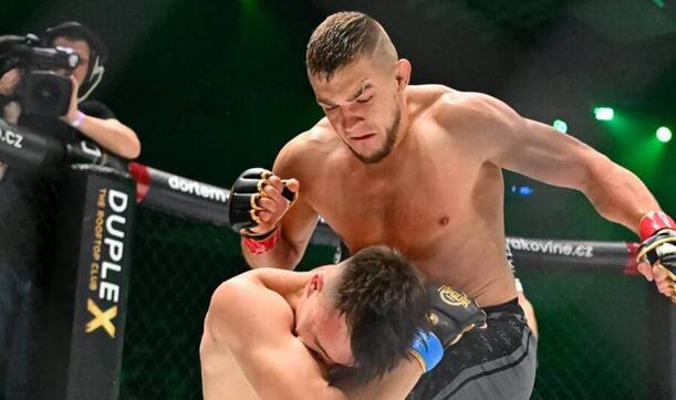 Tadeáš Růžička na turnaji Clash 16 proti Filipu Roubíčkovi
