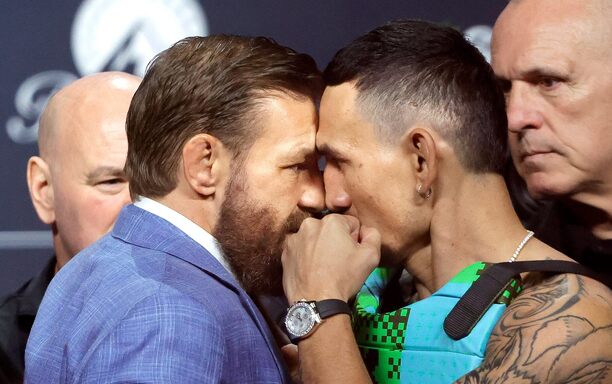 Conor McGregor se utká s&nbsp;Maxem Hollowayem v&nbsp;neděli ráno našeho času