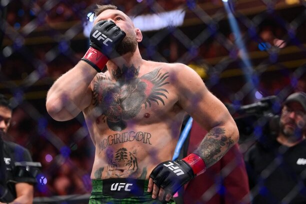 McGregor se zranil po 69 vteřinách zápasu.