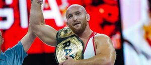Šampion polotěžké váhy RAF Kyle Snyder.