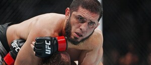 Islam Makhachev se postaví Ianu Machado Garrymu na UFC 330.